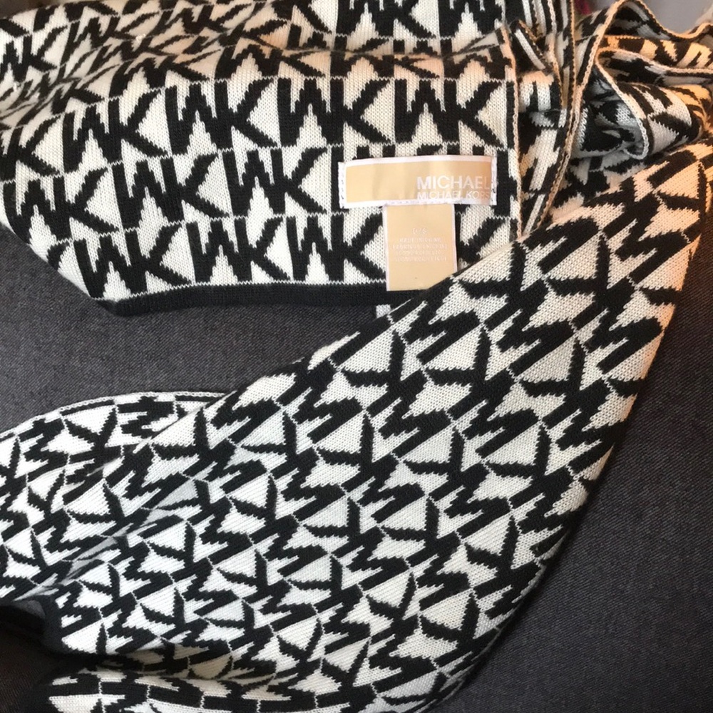 Mk scarf